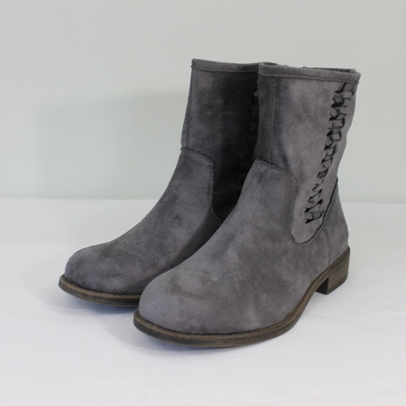 SOLD New Gray Faux Suede Ankle Cut-Out Boot 6.5 M - Picture 3 of 8